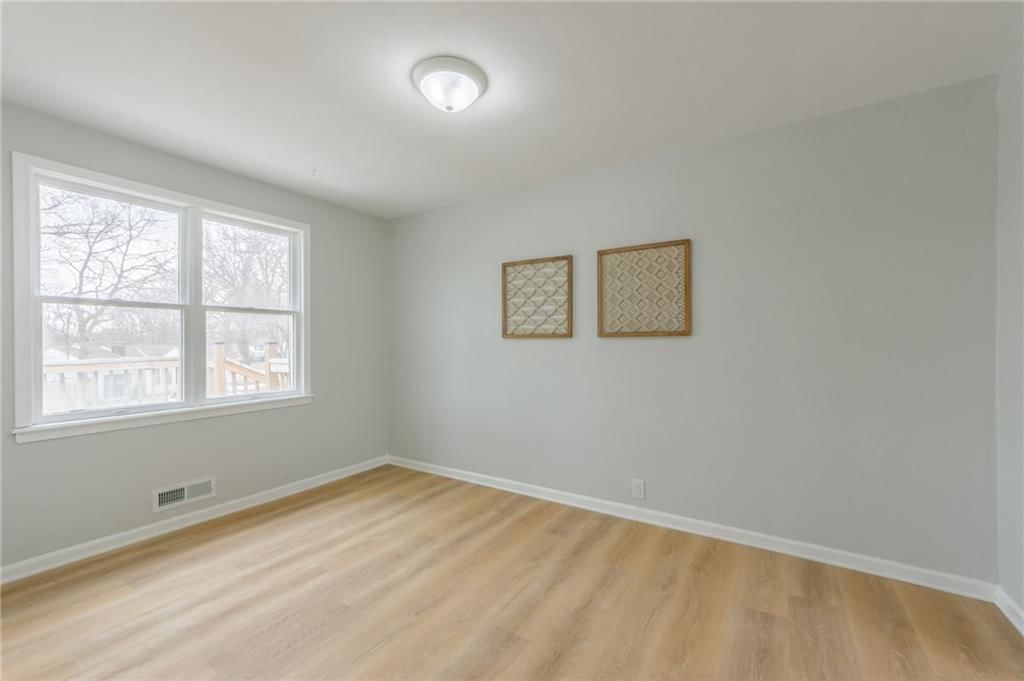 5804 Hedges Avenue — photo 9