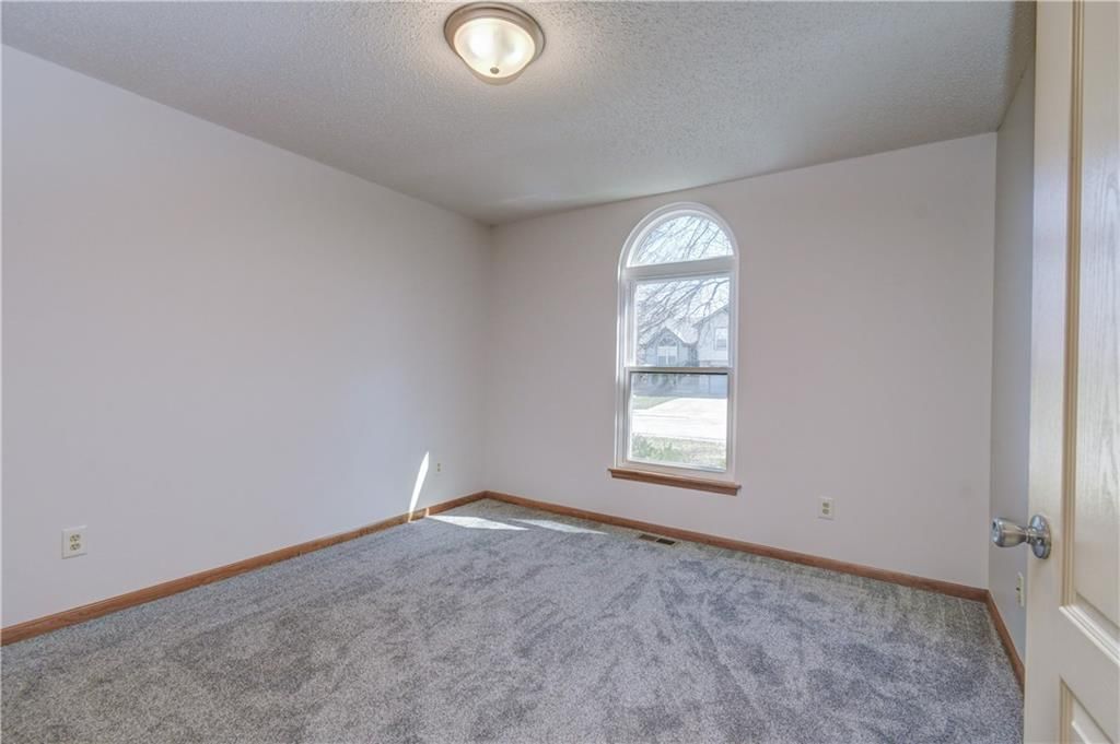 1020 SE Country Lane — photo 18