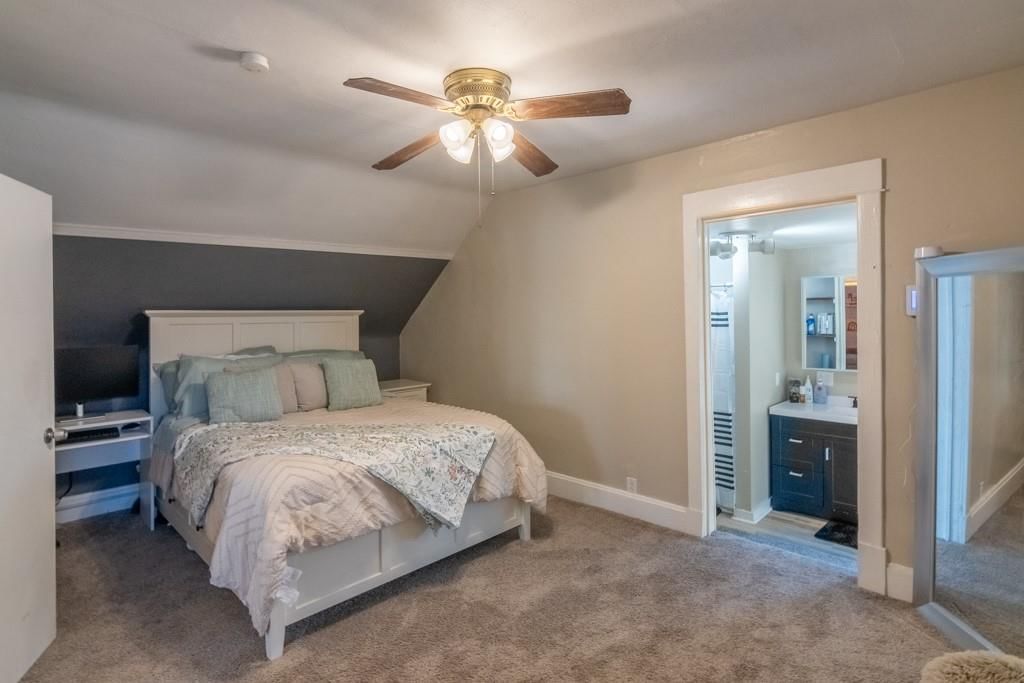 329 Allcutt Avenue — photo 12
