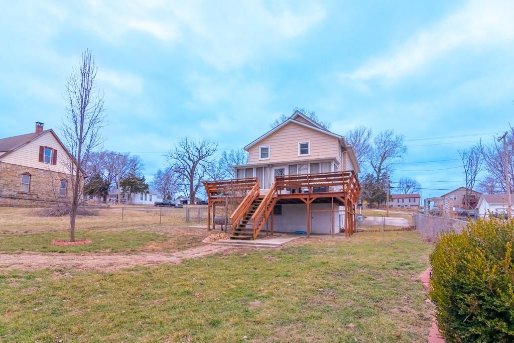 329 Allcutt Avenue — photo 21