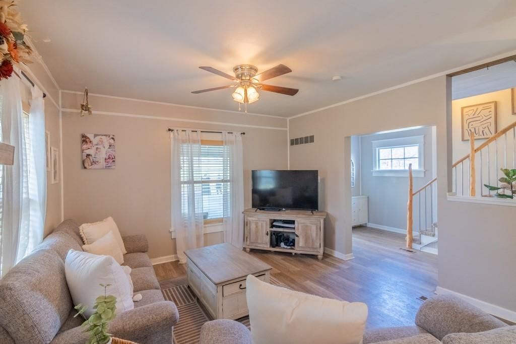 329 Allcutt Avenue — photo 6