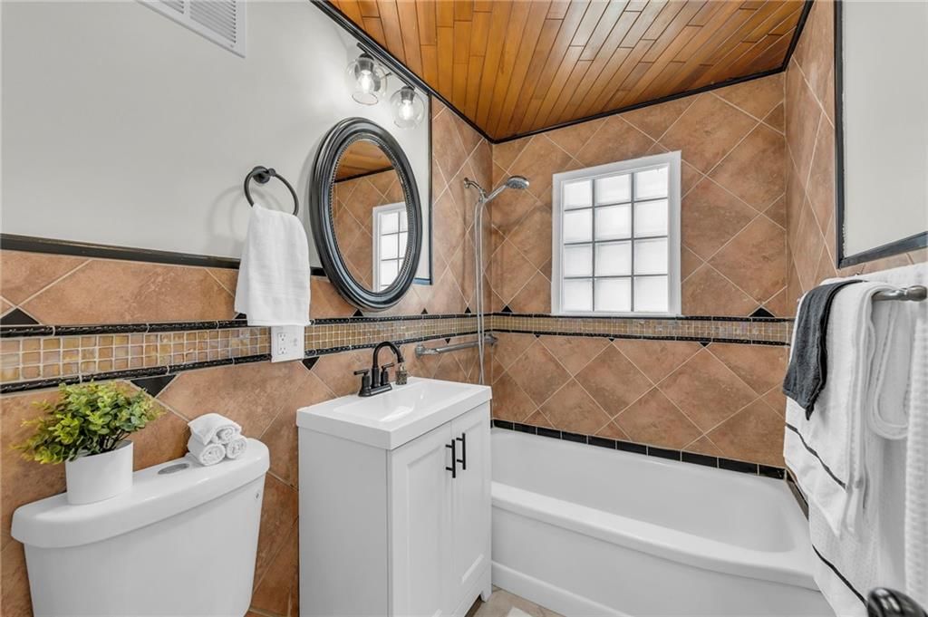 9100 Charlotte Street — photo 17