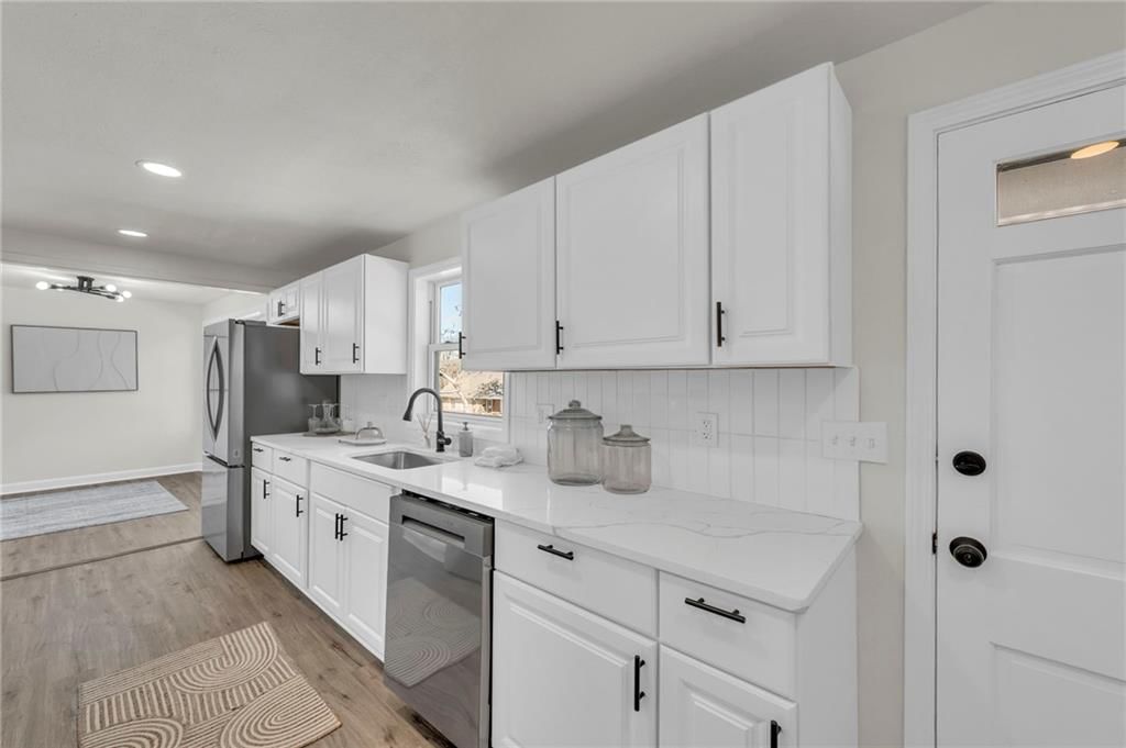 9100 Charlotte Street — photo 10