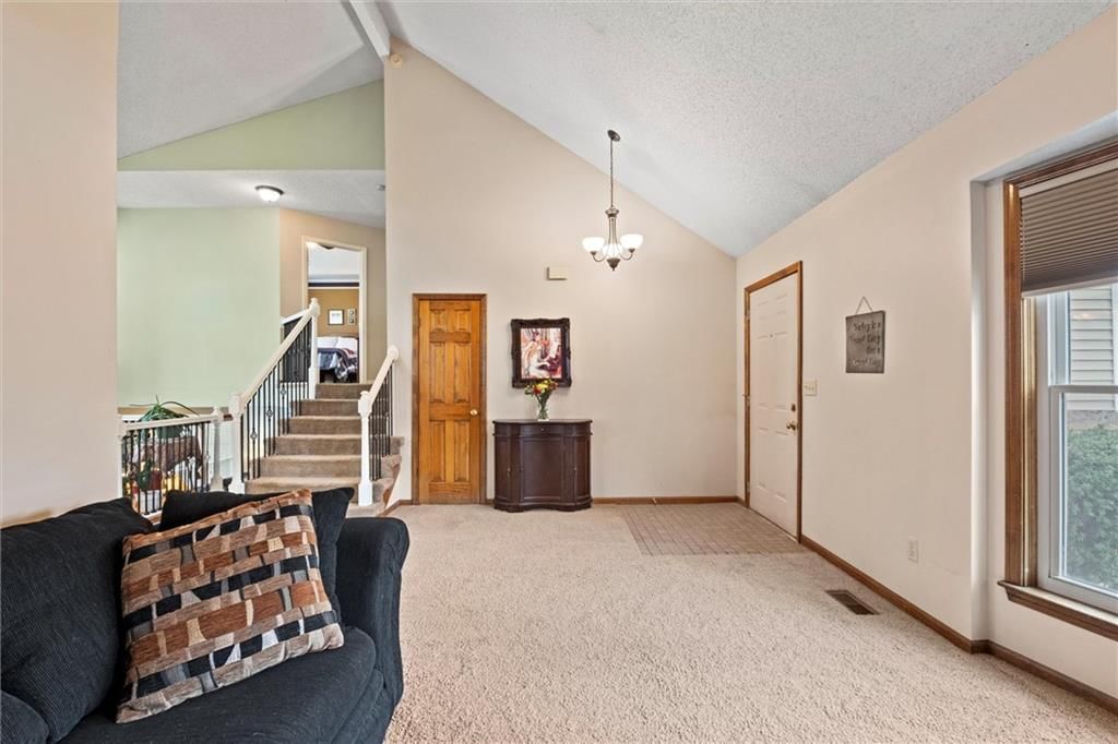1721 Windsor Lane — photo 8