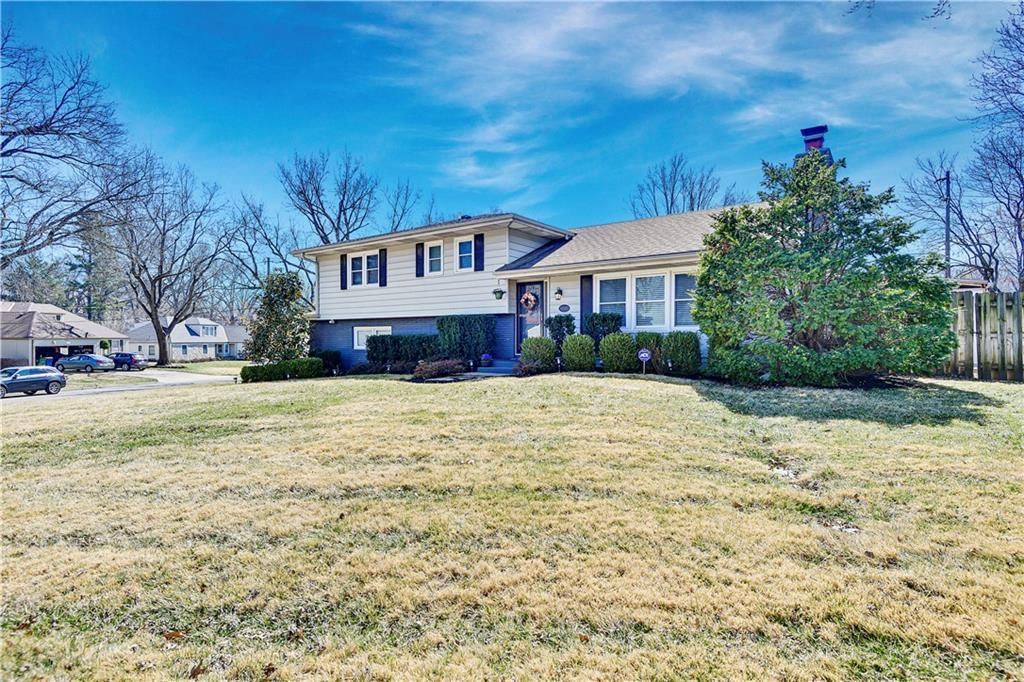 4900 Howe Drive — photo 3