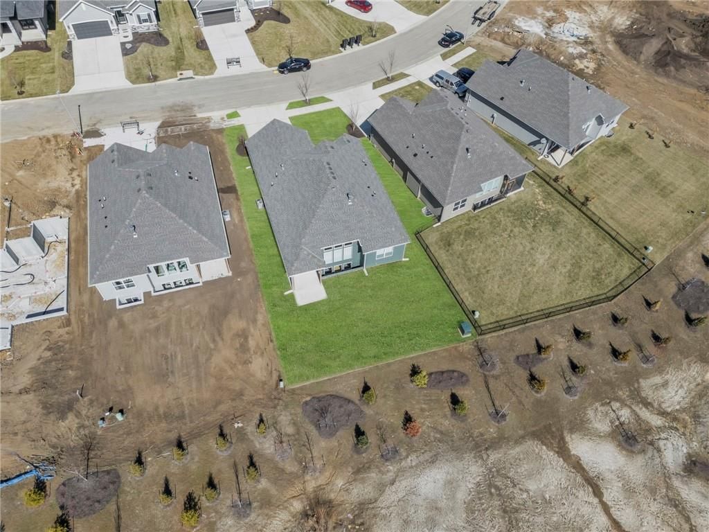 15333 W 173rd Terrace — photo 46