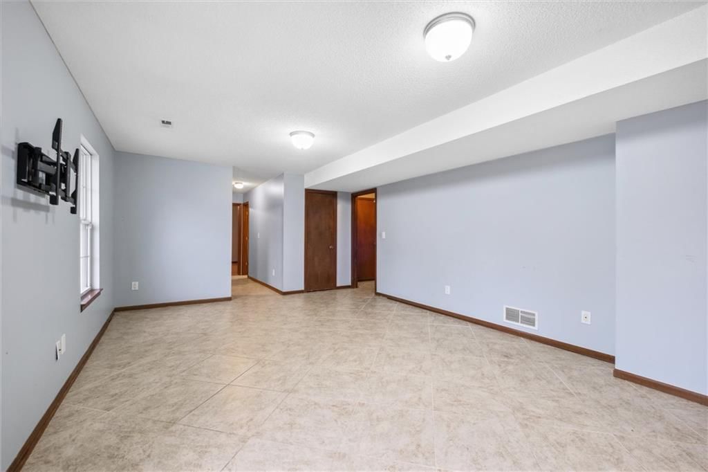 105 S Huntsman Boulevard — photo 25