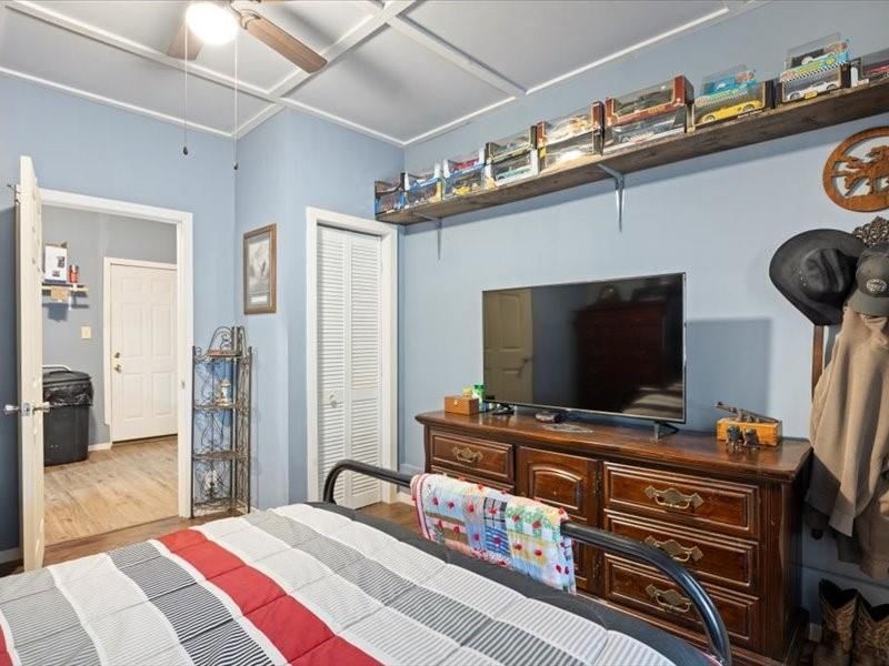 814 N HOUSTON Avenue — photo 9