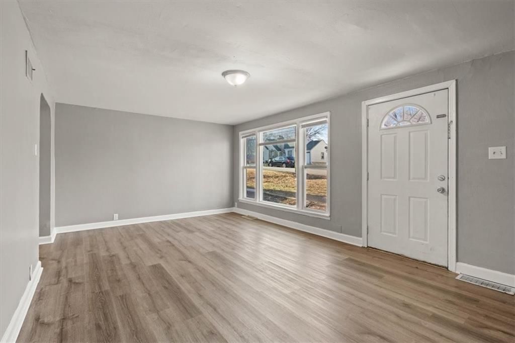 10524 E Lake Drive — photo 3