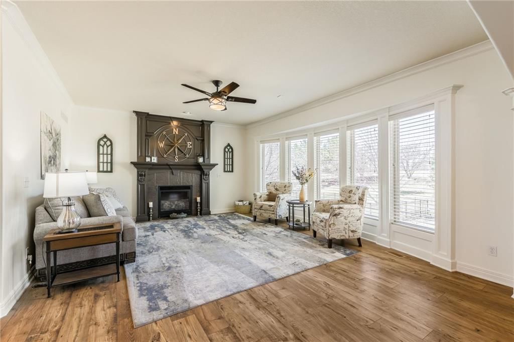 8816 N Oxford Avenue — photo 11