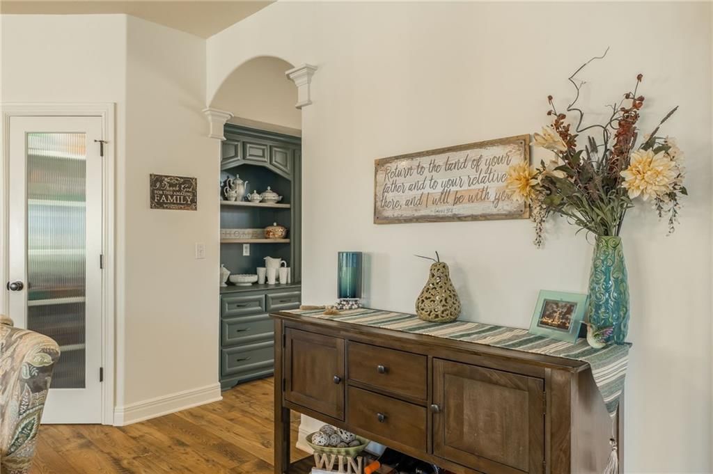 8816 N Oxford Avenue — photo 16