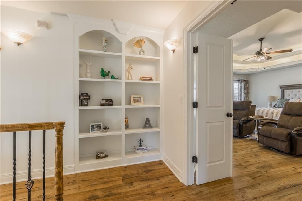 8816 N Oxford Avenue — photo 24