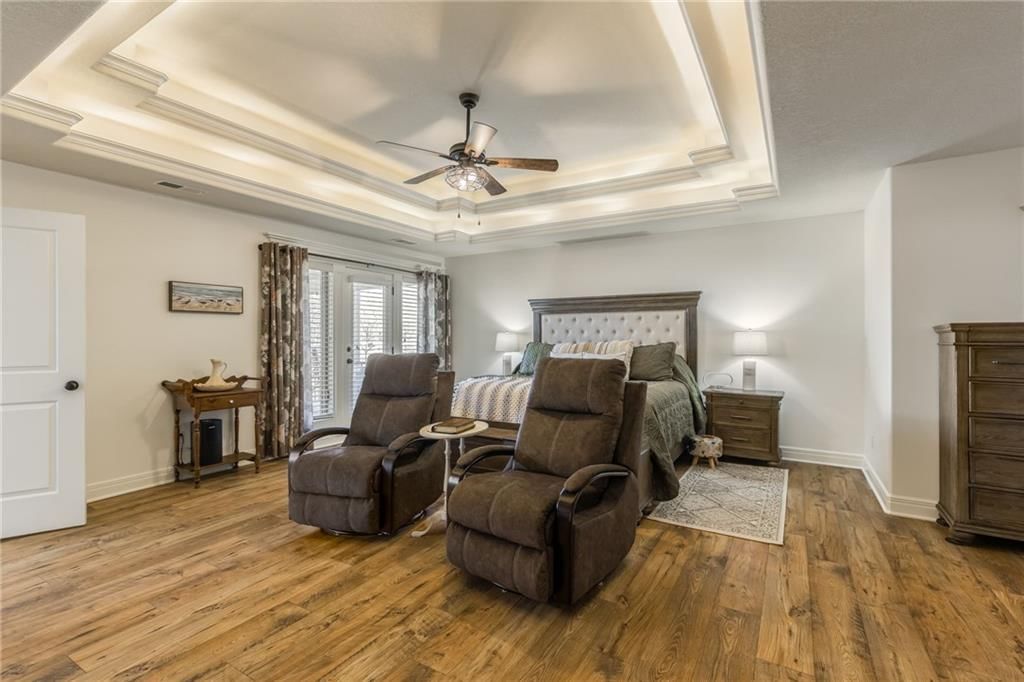 8816 N Oxford Avenue — photo 25