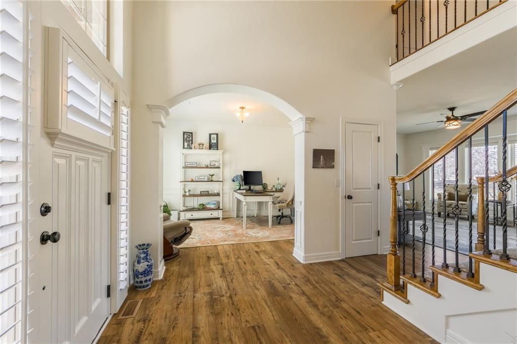 8816 N Oxford Avenue — photo 4
