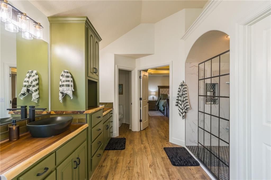 8816 N Oxford Avenue — photo 33