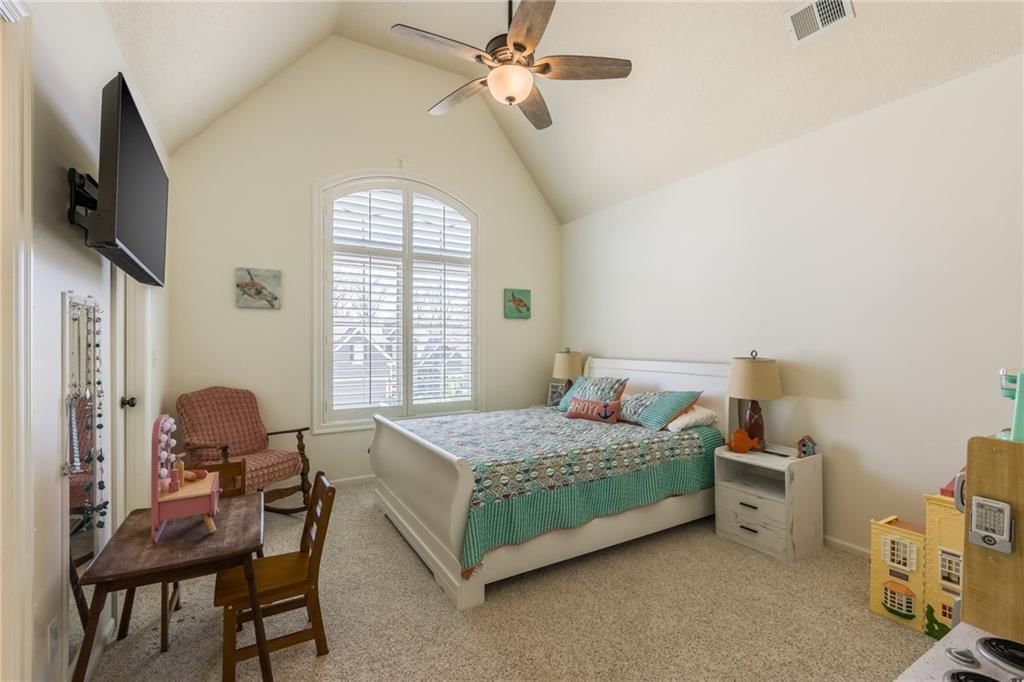 8816 N Oxford Avenue — photo 34