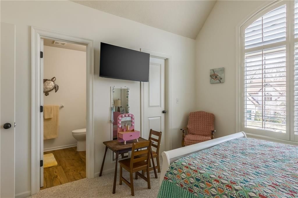 8816 N Oxford Avenue — photo 35