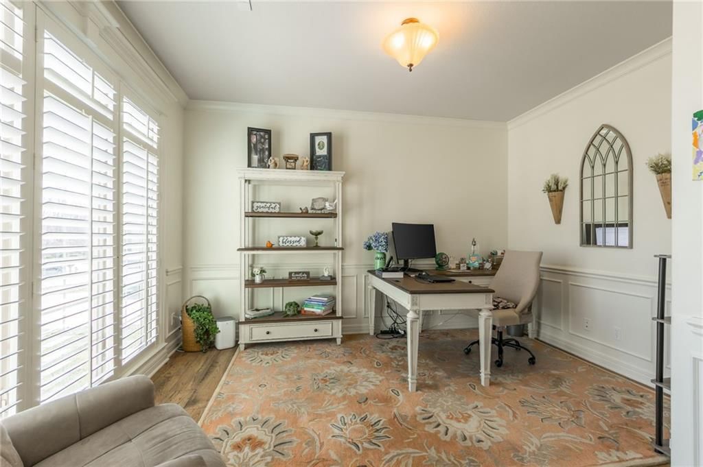 8816 N Oxford Avenue — photo 5