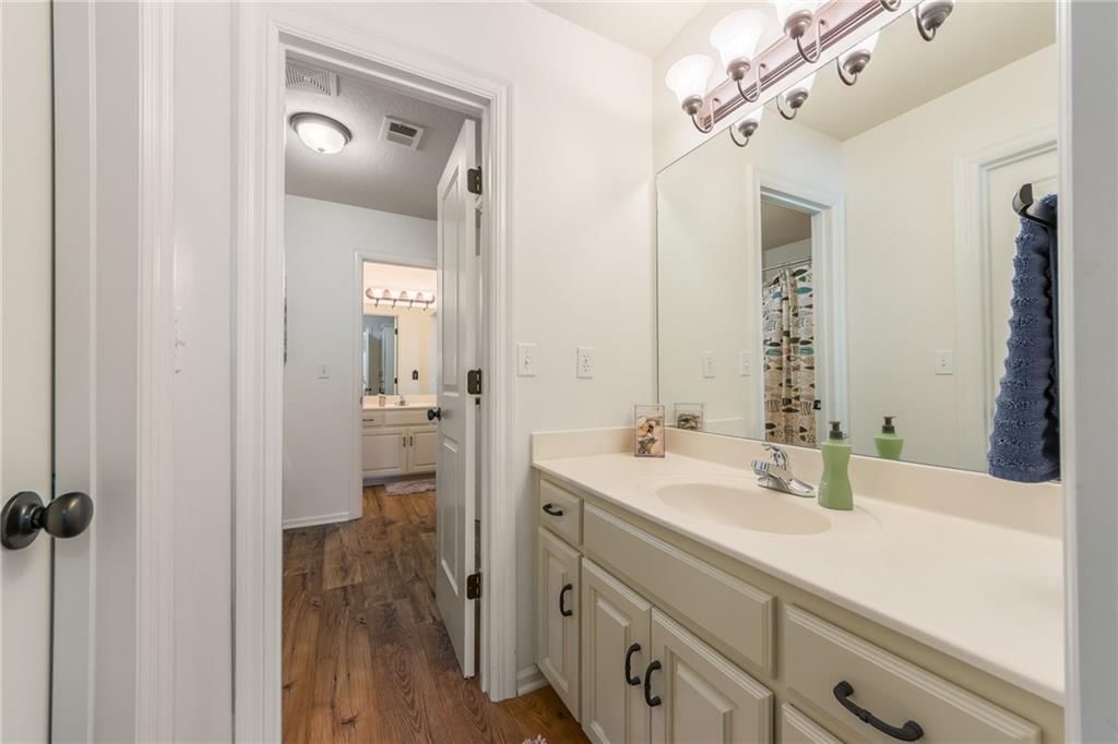 8816 N Oxford Avenue — photo 41
