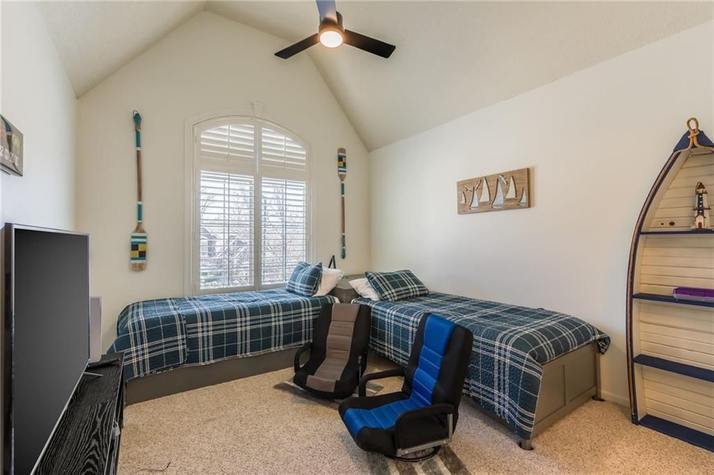 8816 N Oxford Avenue — photo 42