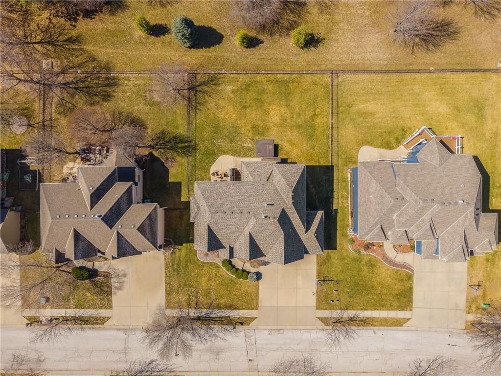 8816 N Oxford Avenue — photo 57