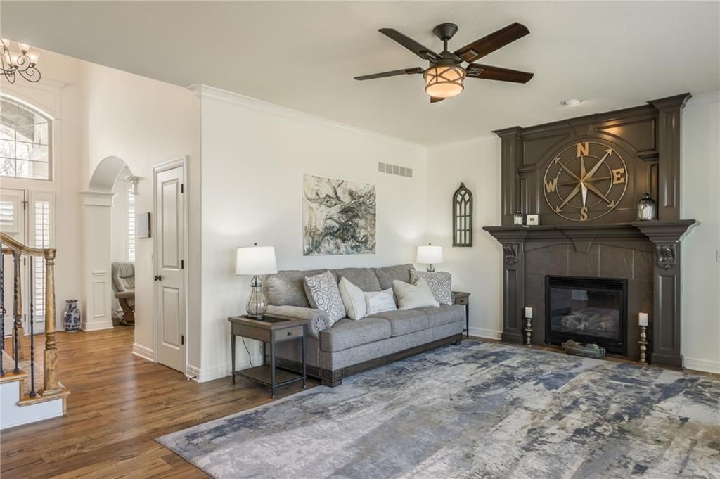 8816 N Oxford Avenue — photo 10