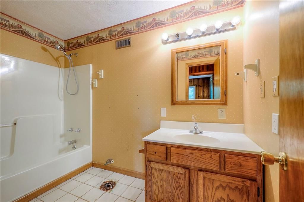 5200 NW Valley View Road — photo 15