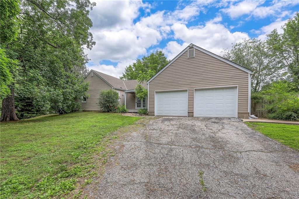 5200 NW Valley View Road — photo 3