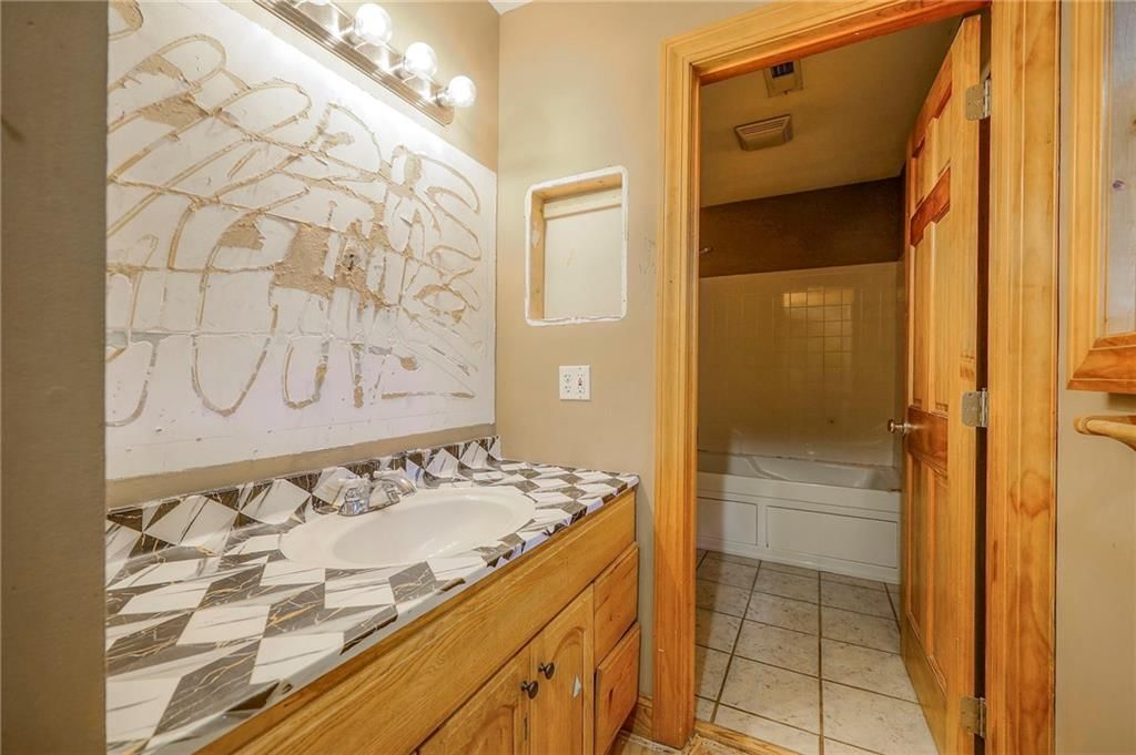 5200 NW Valley View Road — photo 22