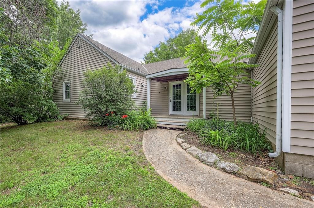 5200 NW Valley View Road — photo 4