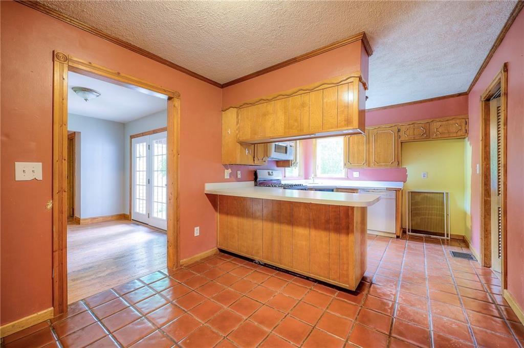 5200 NW Valley View Road — photo 8