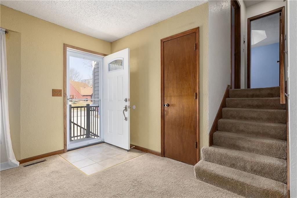 4947 Perry Lane — photo 2