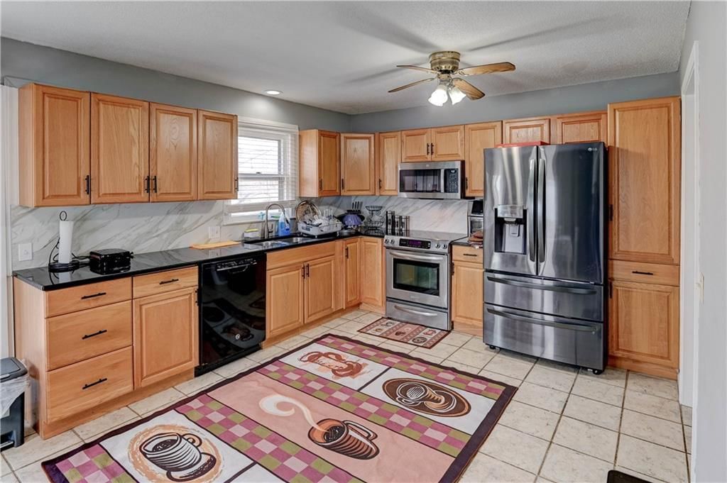 609 N Stevenson Street — photo 7