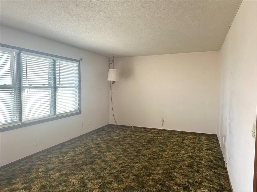 412 W Moss Street — photo 5