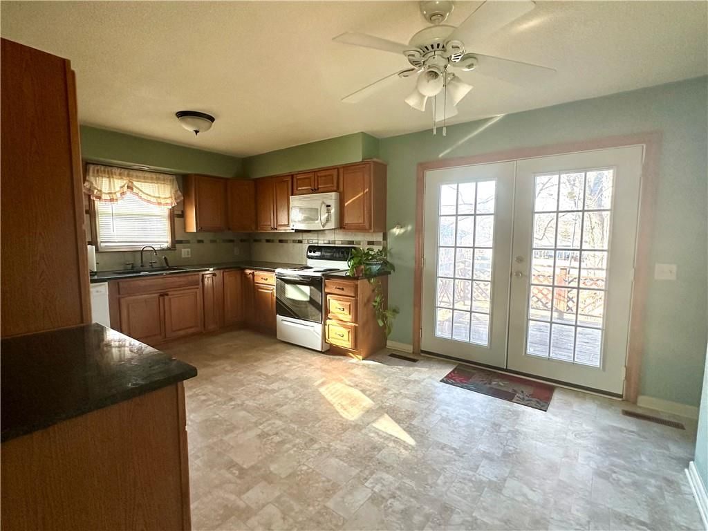 412 W Moss Street — photo 7
