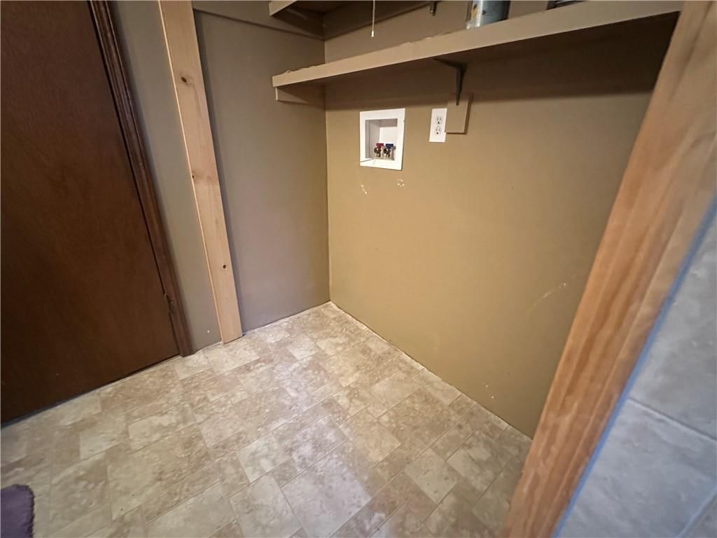 412 W Moss Street — photo 10