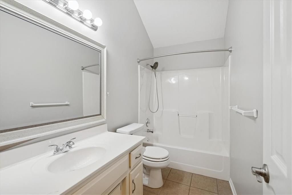 220 NE Fiddlewood Avenue — photo 20