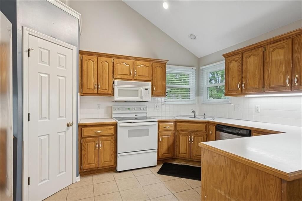 220 NE Fiddlewood Avenue — photo 10