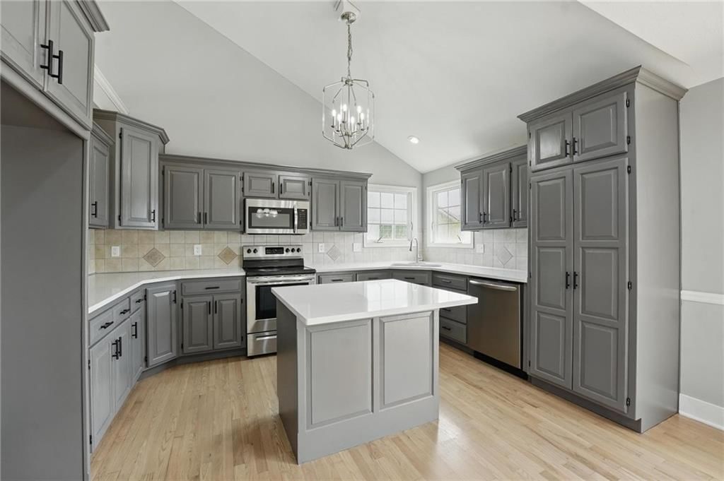 12203 E 214th Terrace — photo 3