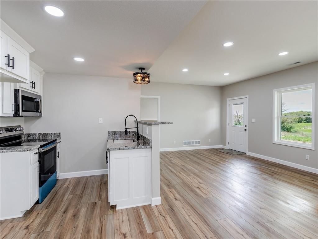 310 SW 11th Road — photo 9