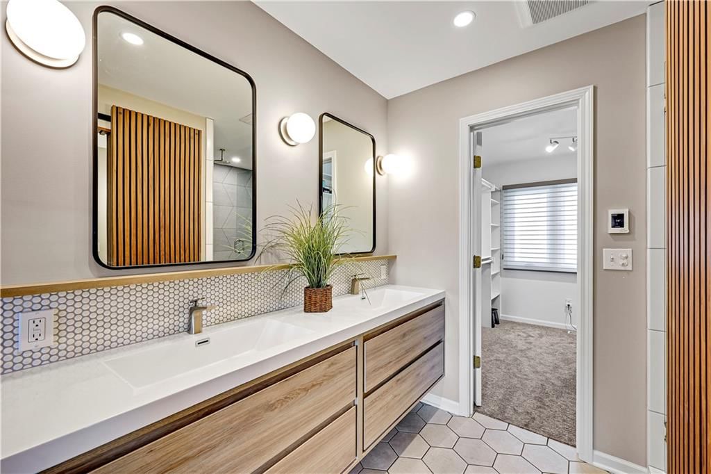 8806 Crysler Avenue — photo 17