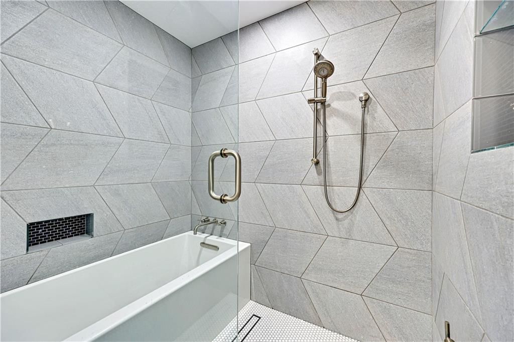 8806 Crysler Avenue — photo 18