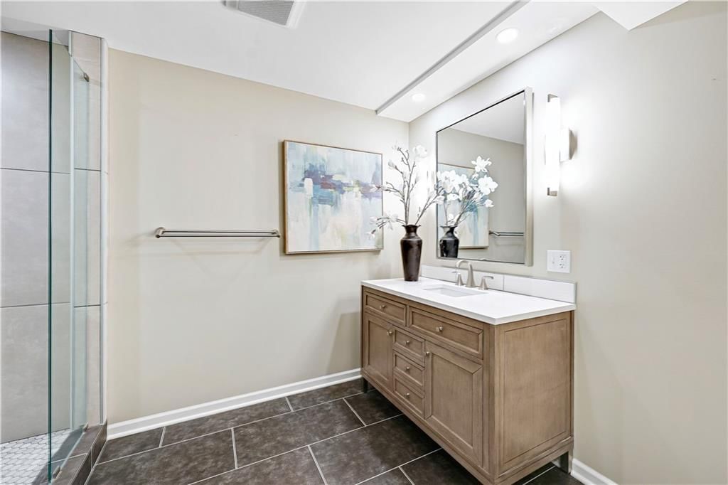 8806 Crysler Avenue — photo 28