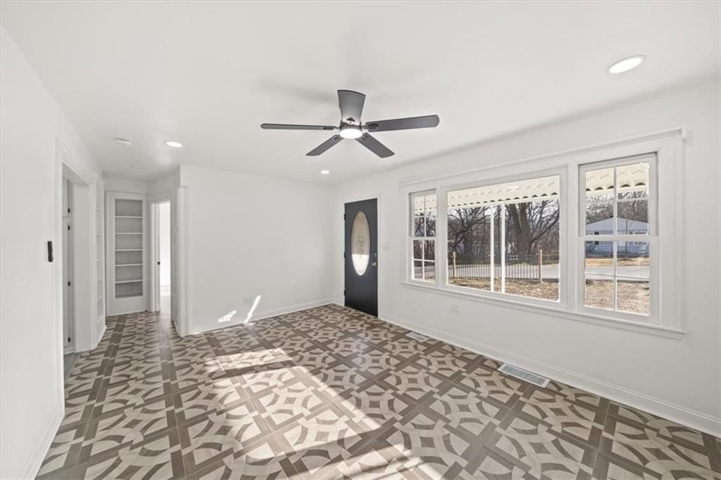 1214 S HARRIS Avenue — photo 4