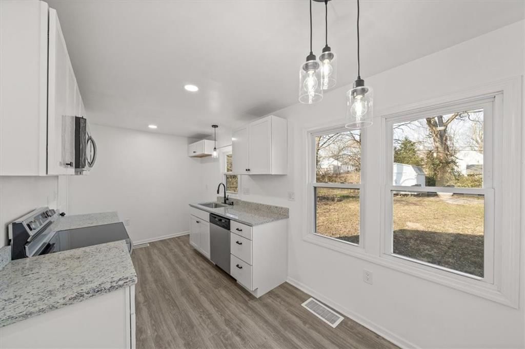 1214 S HARRIS Avenue — photo 6