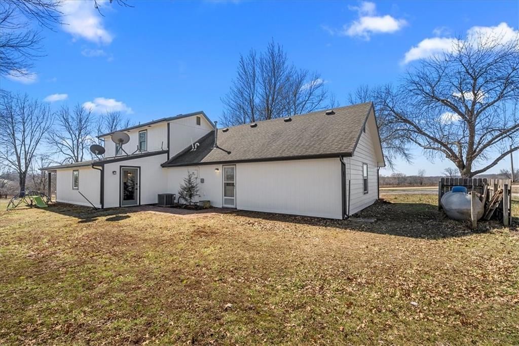 1044 E 1700 Road — photo 31