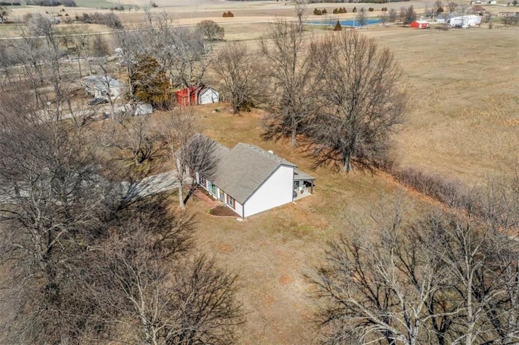 1044 E 1700 Road — photo 32