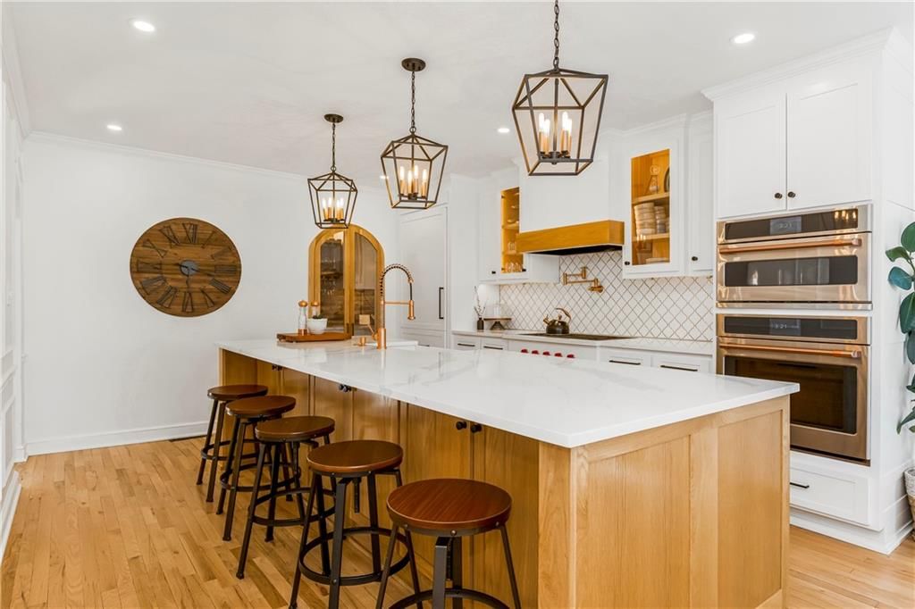 621 W 70th Terrace — photo 11