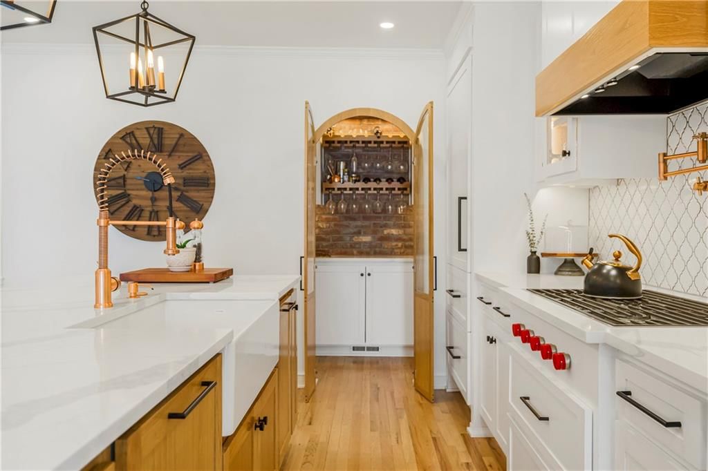 621 W 70th Terrace — photo 13