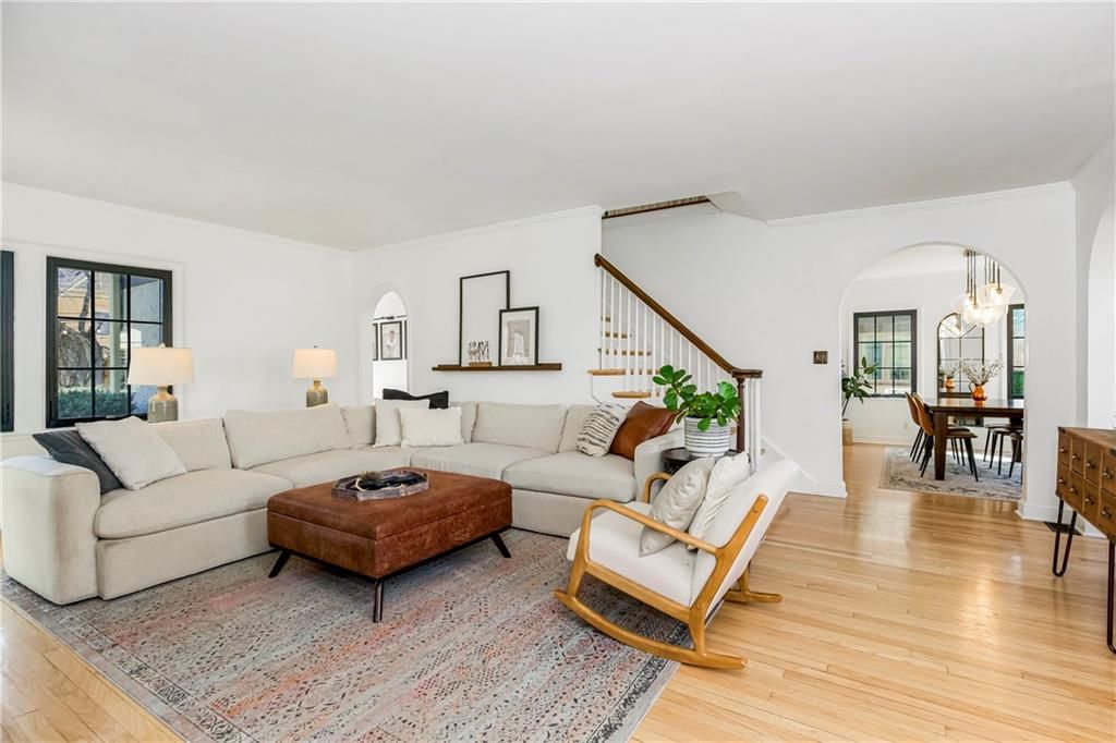 621 W 70th Terrace — photo 6
